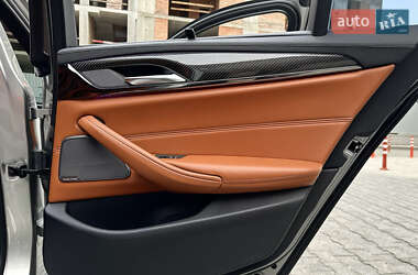 Седан BMW M5 2019 в 