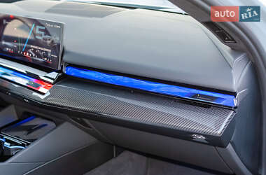 Седан BMW M5 2025 в 