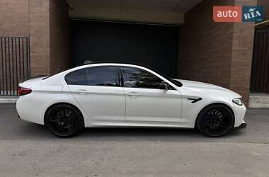 Седан BMW M5 2023 в 