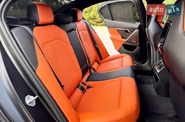 Седан BMW M5 2025 в 
