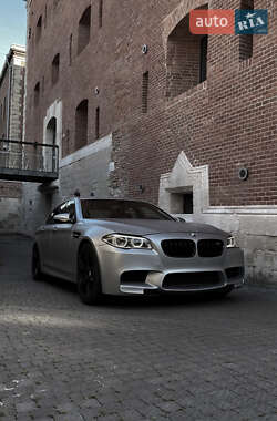 Седан BMW M5 2011 в Львове