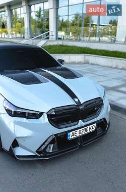 Седан BMW M5 2025 в 