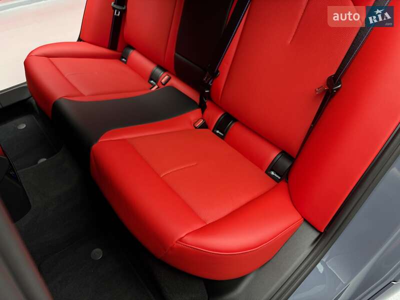 Седан BMW M5 2025 в Киеве фото 40 Седан BMW M5 2025 в Киеве