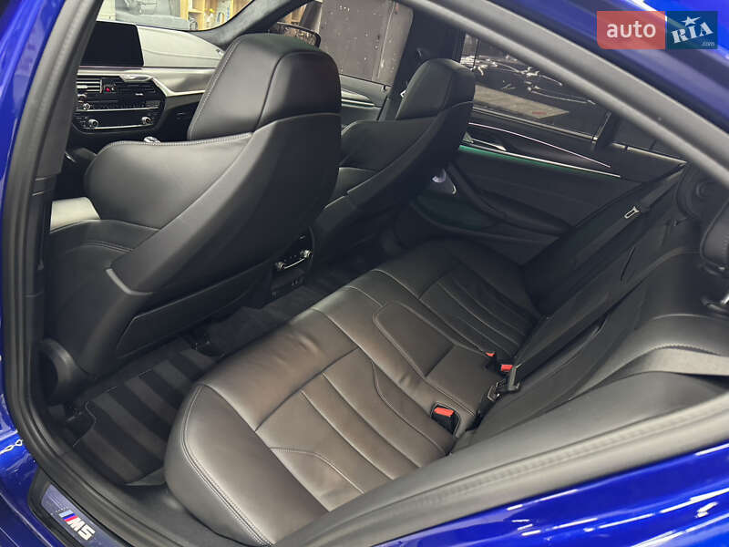 Седан BMW M5 2020 в Львове
