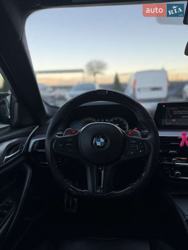 Седан BMW M5 2018 в Иршаве