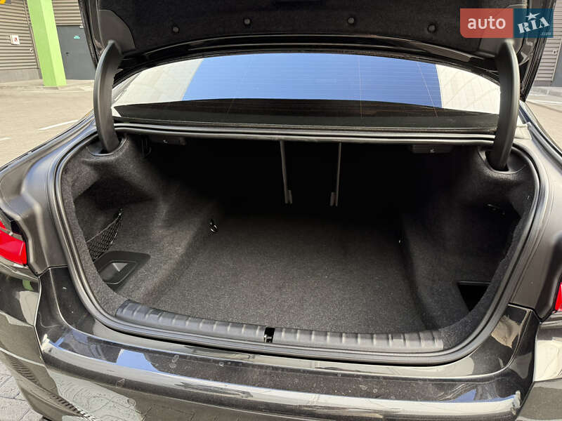 Седан BMW M5 2021 в Киеве