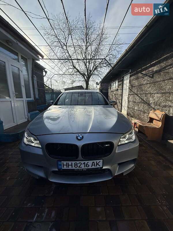BMW M5 2011 BMW M5 2011
