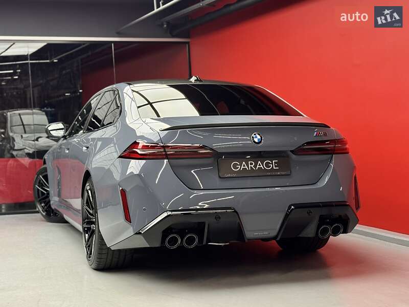 Седан BMW M5 2025 в Киеве