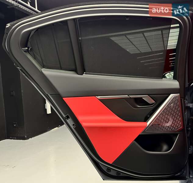 Седан BMW M5 2025 в Киеве