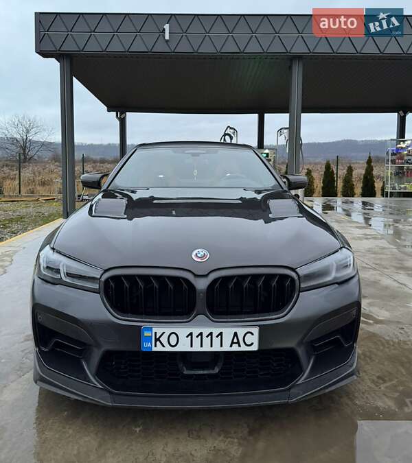 Седан BMW M5 2022 в Грушево