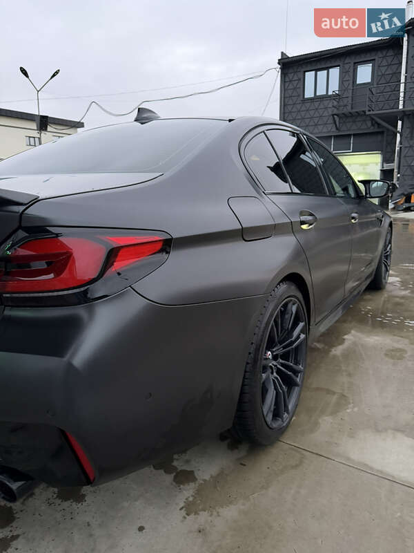Седан BMW M5 2022 в Грушево