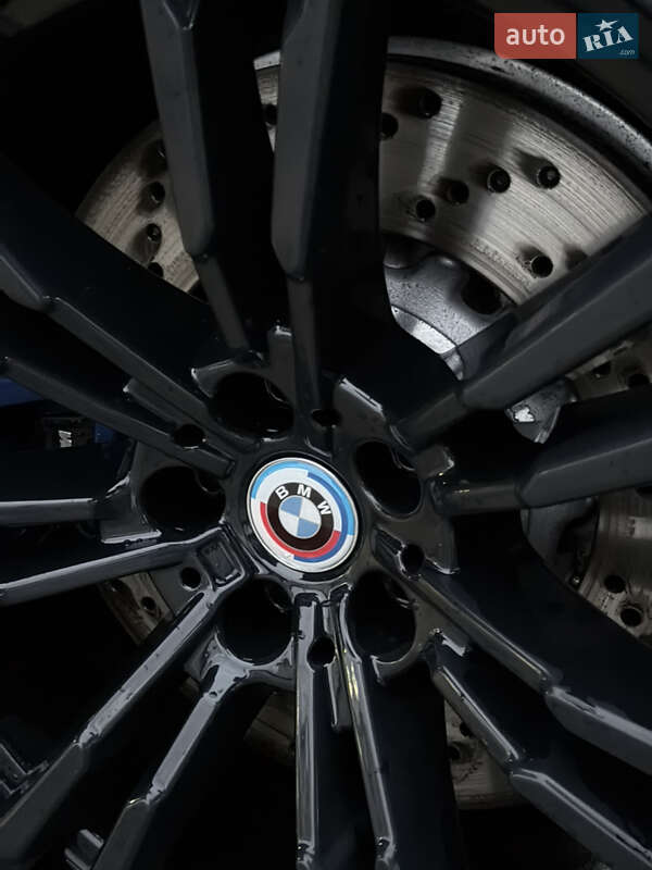Седан BMW M5 2022 в Грушево