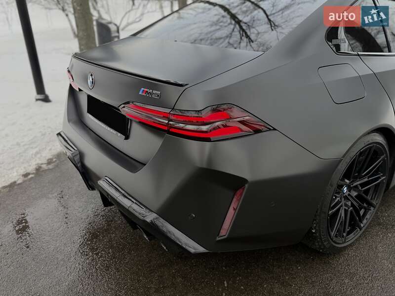 Седан BMW M5 2024 в Киеве