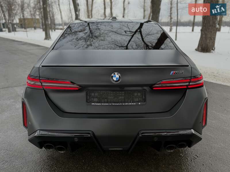 Седан BMW M5 2024 в Киеве