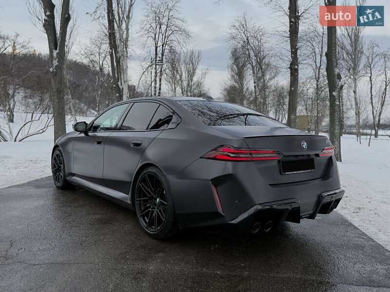 Седан BMW M5 2024 в Киеве