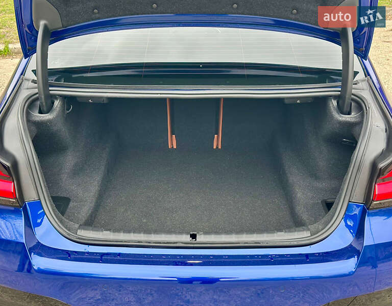 Седан BMW M5 2022 в Киеве