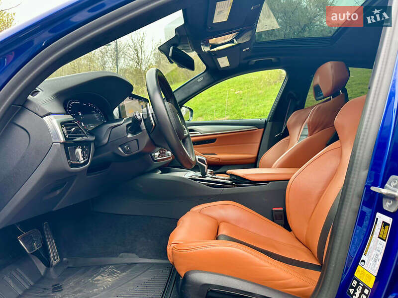 Седан BMW M5 2022 в Киеве