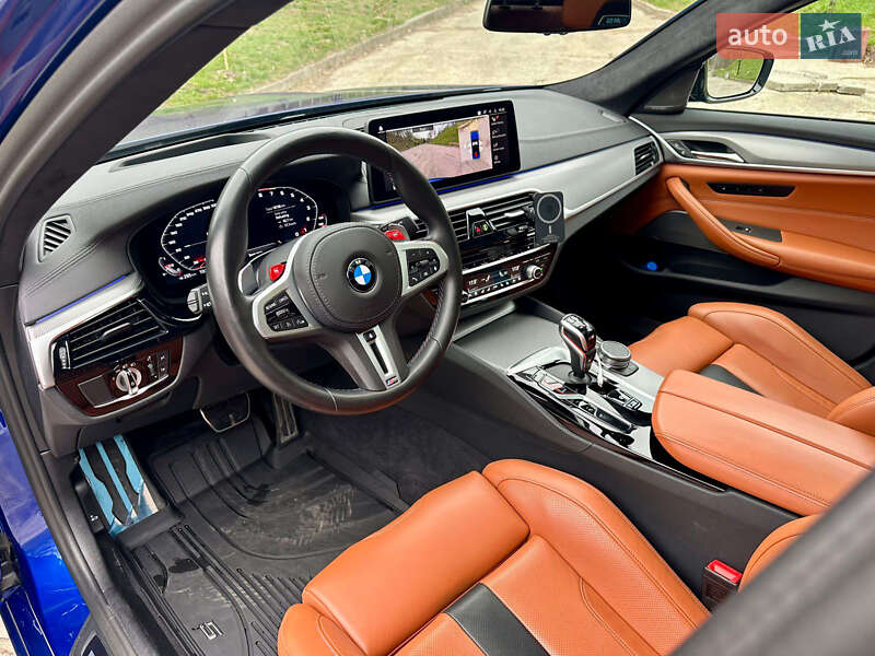 Седан BMW M5 2022 в Киеве
