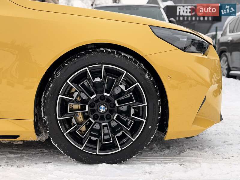 Седан BMW M5 2025 в Киеве