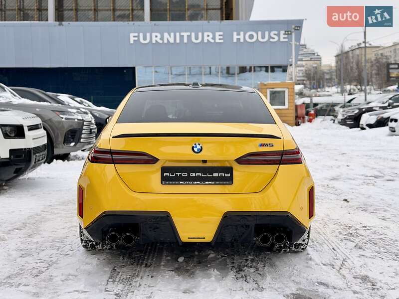 Седан BMW M5 2025 в Киеве