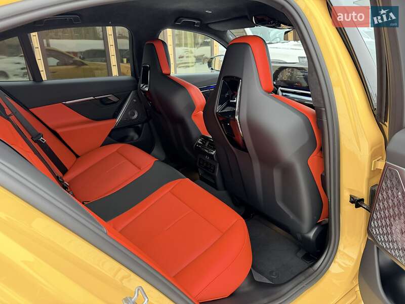 Седан BMW M5 2025 в Киеве