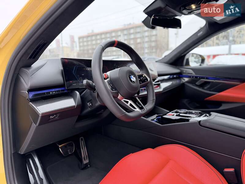 Седан BMW M5 2025 в Киеве