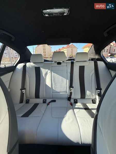 Седан BMW M5 2018 в Львове