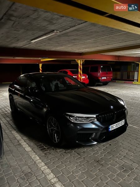 Седан BMW M5 2018 в Львове