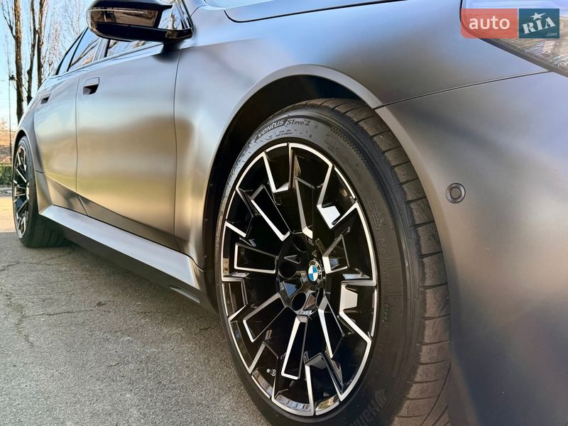 Седан BMW M5 2024 в Киеве