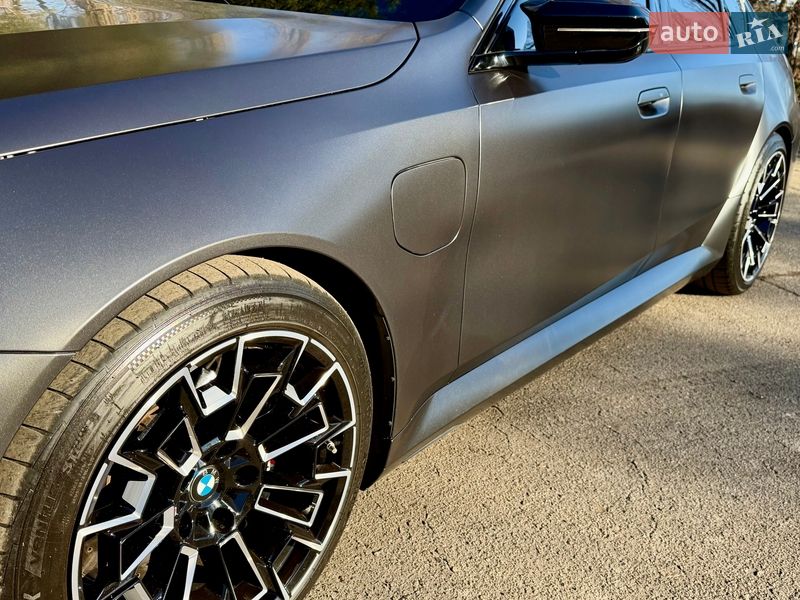 Седан BMW M5 2024 в Киеве