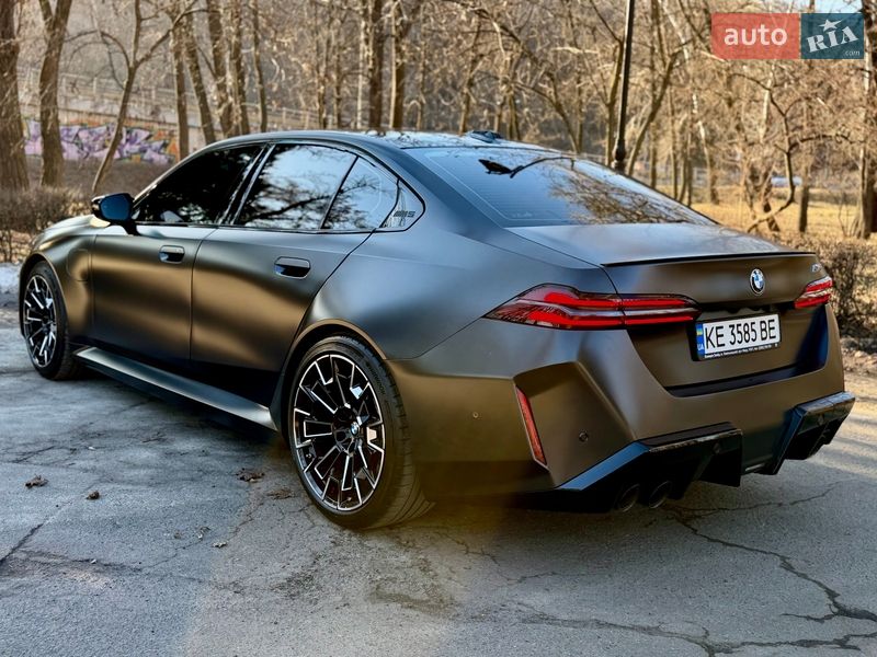 Седан BMW M5 2024 в Киеве