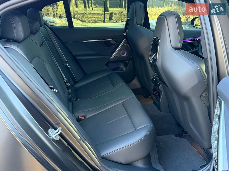 Седан BMW M5 2024 в Киеве