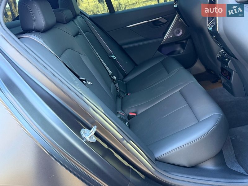 Седан BMW M5 2024 в Киеве