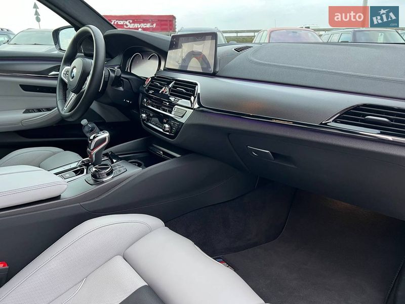 Седан BMW M5 2018 в Львове