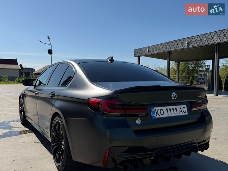Седан BMW M5 2022 в Тячеве