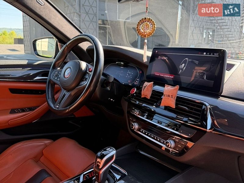 Седан BMW M5 2022 в Тячеве