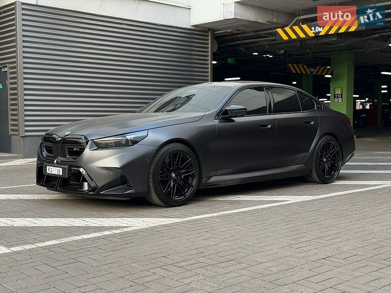 BMW M5 2025