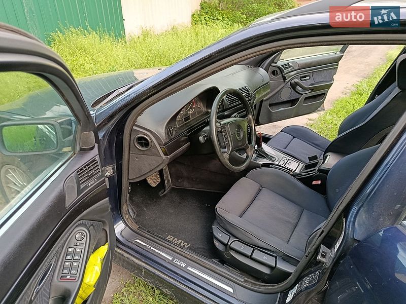 Седан BMW M5 2000 в Славянске