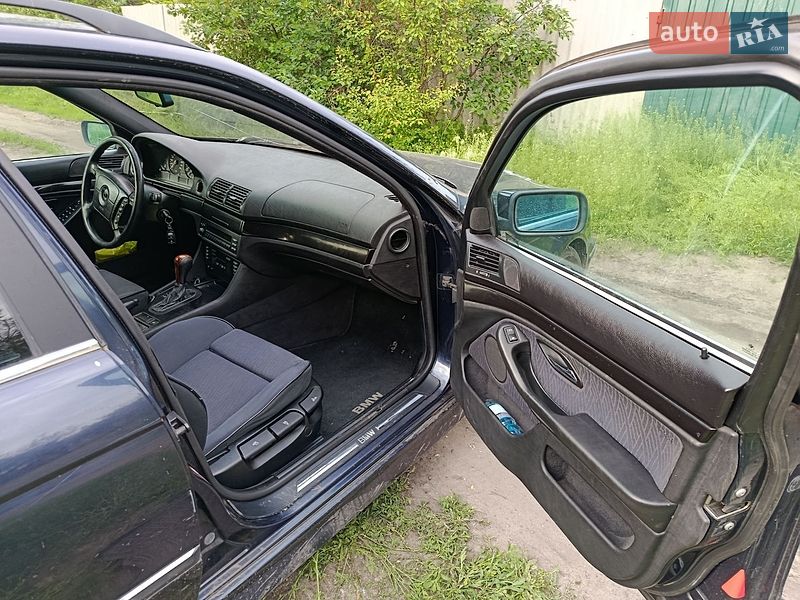 Седан BMW M5 2000 в Славянске