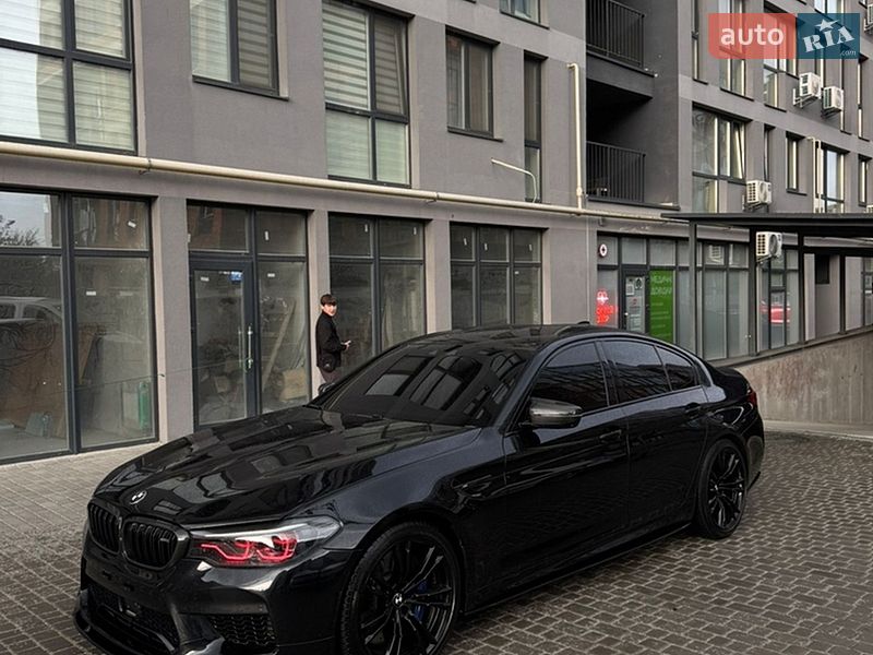 Седан BMW M5 2018 в Львове