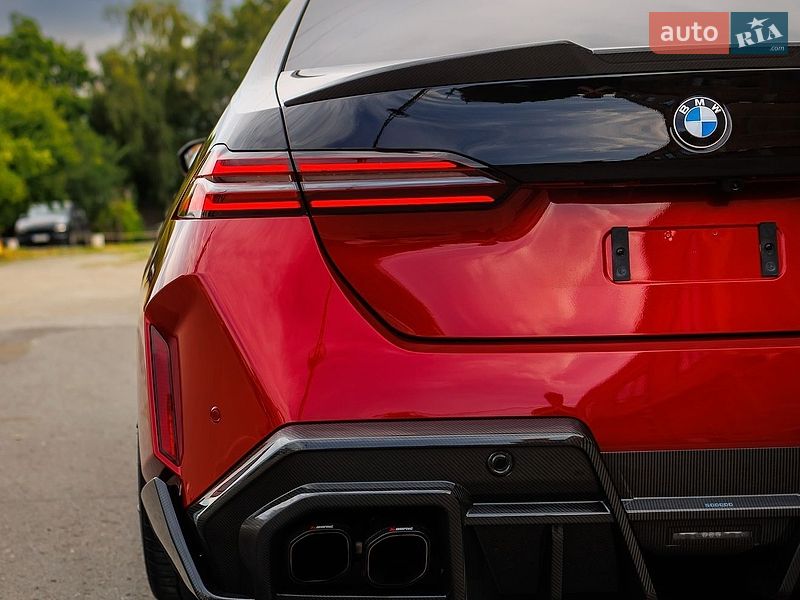 Седан BMW M5 2025 в Чернівцях