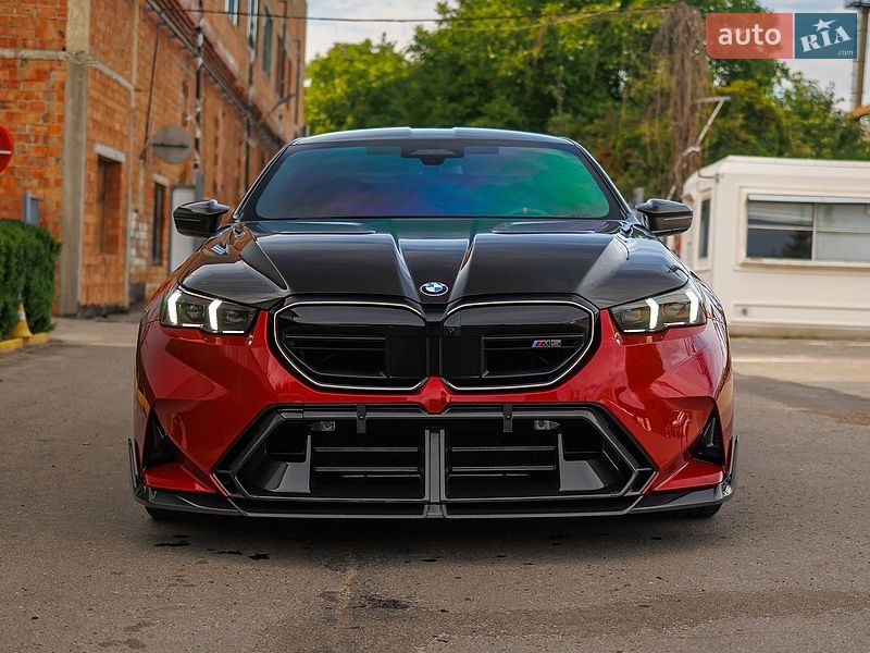 Седан BMW M5 2025 в Чернівцях