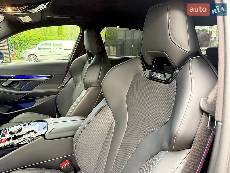 Седан BMW M5 2024 в Києві