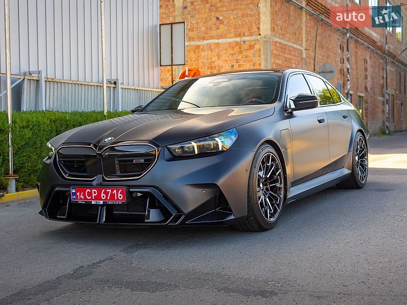 Седан BMW M5 2025 в Черновцах