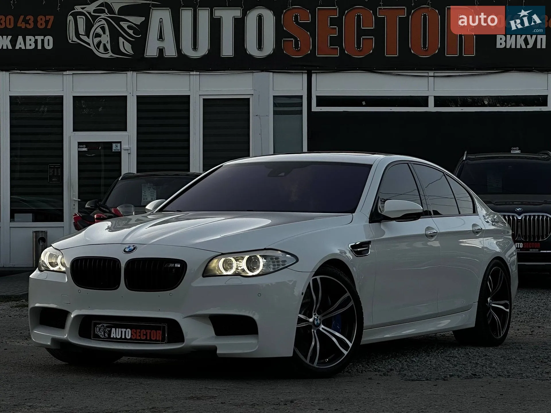 2012 BMW M5 - фото 1