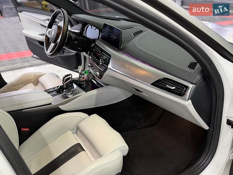 Седан BMW M5 2018 в Киеве