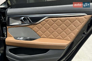 Купе BMW M8 Gran Coupe 2021 в 