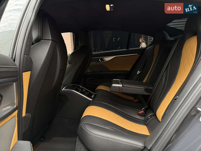 Купе BMW M8 Gran Coupe 2020 в Киеве фото 22 Купе BMW M8 Gran Coupe 2020 в Киеве