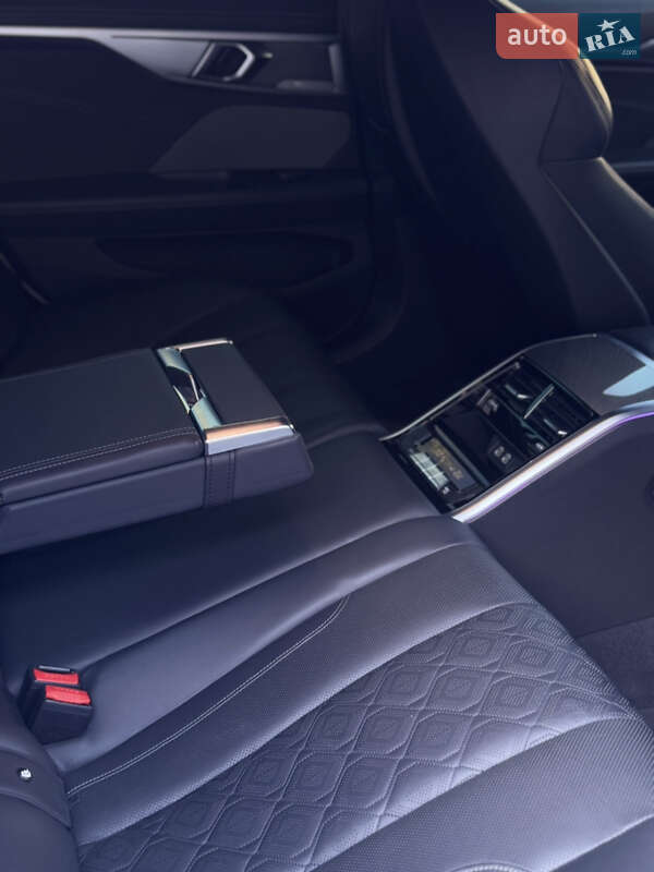 Купе BMW M8 2019 в Коломые