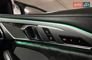 Кабриолет BMW M8 2019 в 